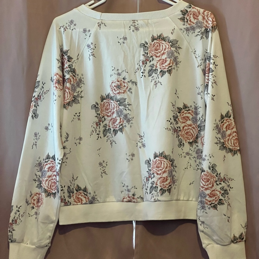 White & Roses 🌹 Sweatshirt - Picture 2 of 4